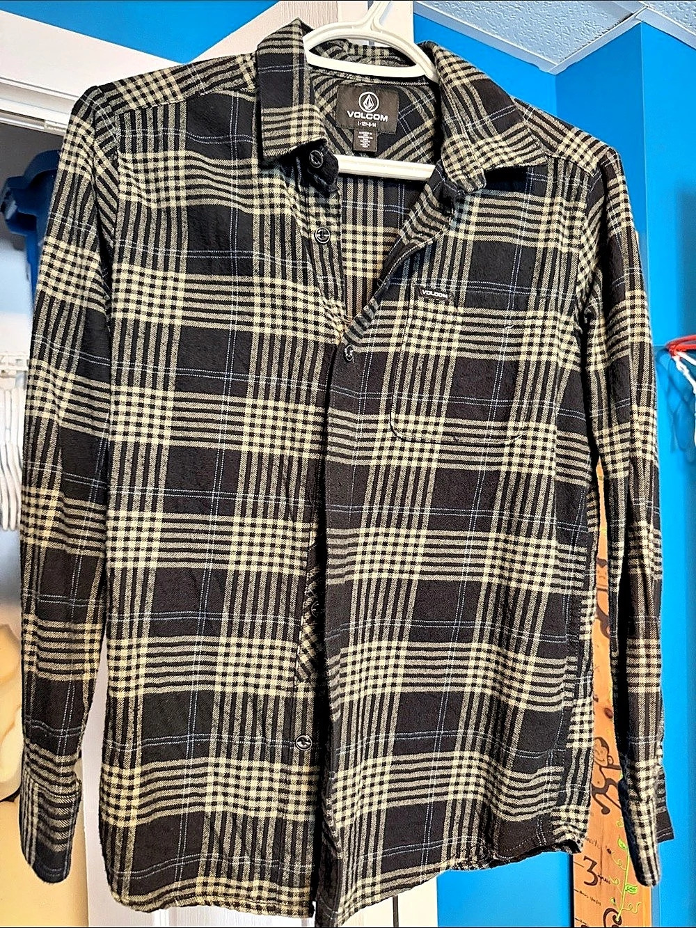 Volcom Men's Plaid Button Down Black & Cream Like New